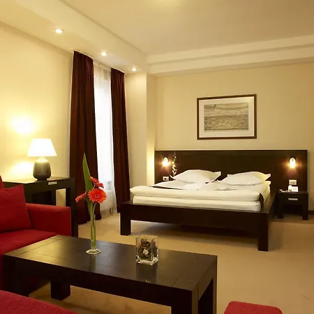 凯瑞卡酒店 4* 康斯坦察